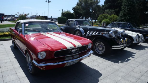 Bakı bulvarında klassik və sürət avtomobillərinin festivalı keçirilir &ndash; FOTO