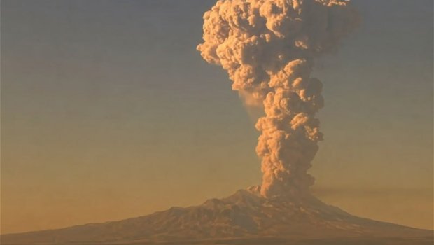 Kamçatkada Şiveluç vulkanı püskürdü: Kül dumanı 12 kilometrə çatdı