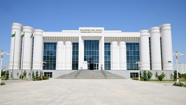 Türkmənistanda Azərbaycan kitabları üçün xüsusi guşə yaradıldı - FOTO