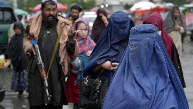 &ldquo;Taliban&rdquo; qadınların geyiminə nəzarəti sərtləşdirib: burka taxmayanlar SAXLANILIB