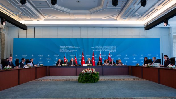 Azərbaycan, Türkiyə və Gürcüstan xarici işlər nazirləri İstanbulda GÖRÜŞDÜ &ndash; FOTO