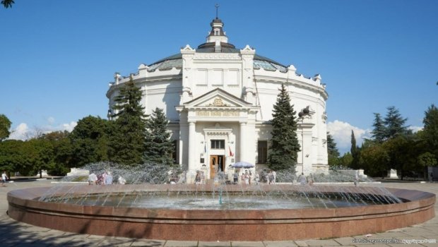 Ukrayna Sevastopolun əsas tarixi simvollarından birini məhv etdi &ndash; FOTO