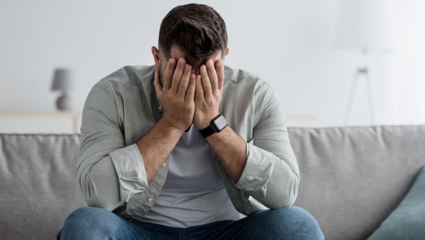 Hansı yaşda insan özünü bədbəxt hiss etməyə başlayır? &ndash; SƏBƏBLƏR