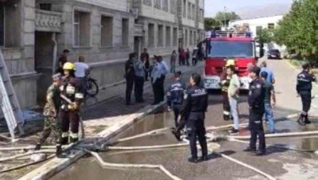 Culfada yaşayış binasında GÜCLÜ YANĞIN &ndash; Ana və övladı xəsarət aldı &ndash; VİDEO
