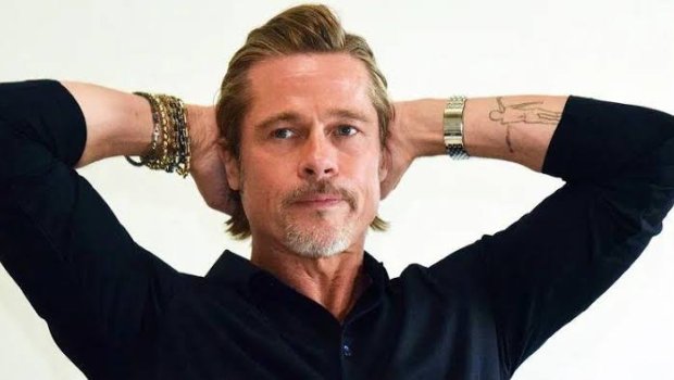 Bred Pittin oğlu atasının soyadından imtina etdi