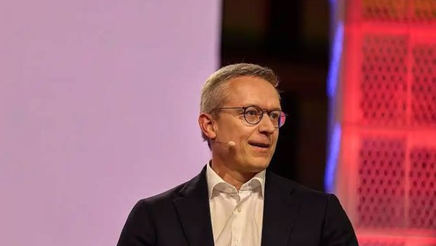 Almaniyalı nazir çıxışlarının üçdə birində süni intellektdən istifadə edib - FOTO
