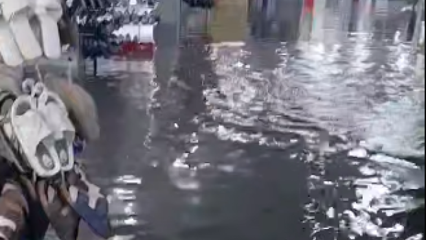 İrəvanda yeraltı keçid su altında qaldı - VİDEO