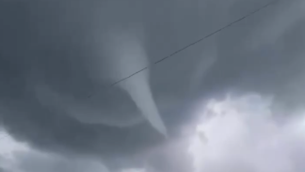 Göyçə gölü ətrafında nadir təbiət hadisəsi: Tornado qeydə alındı - VİDEO