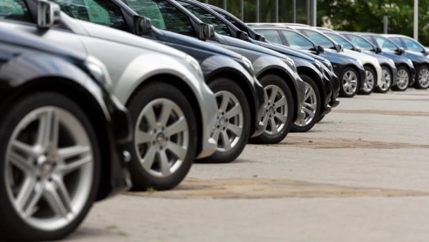 Avtomobil bazarında ŞOK ENİŞ