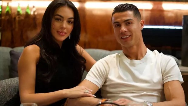 Futbolçu xanımlarının reklam İmperiyası: Top-modelləri geridə qoyan milyonluq qazanclar