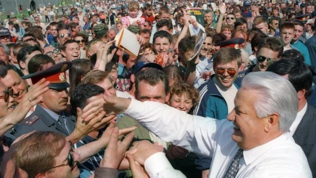 "Yeltsinin qələbəsinə son ana qədər inanmırdıq": 1996-cı il seçkilərinin pərdəarxası məqamları