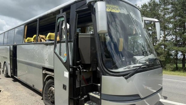 Ukrayna belaruslu uşaqları daşıyan avtobusu VURDU &ndash; Ölən və yaralılar var &ndash; FOTO