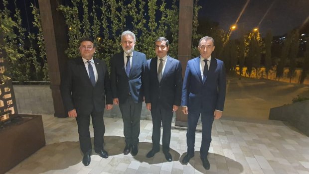 Hikmət Hacıyev rumıniyalı həmkarı ilə görüşdü &ndash; Nələr müzakirə edildi? &ndash; FOTO
