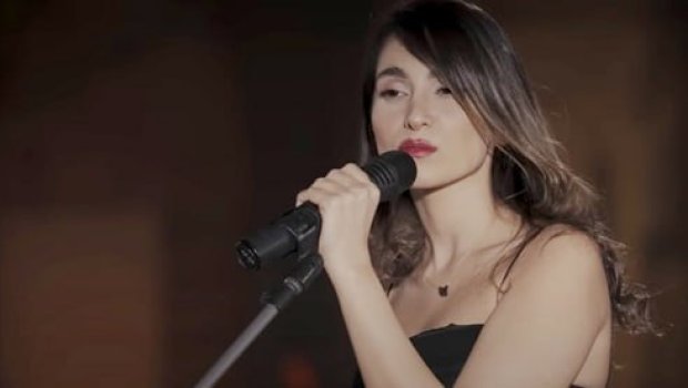 İranda gənc müğənniyə bu görüntülərinə görə şallaq cəzası verildi &ndash; VİDEO
