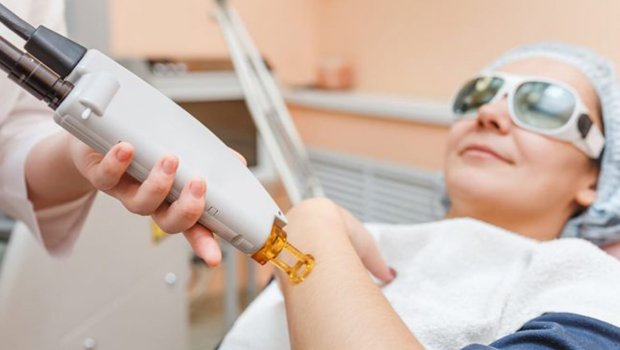 Kosmetoloqlarla dermatoloqlar ÜZ-ÜZƏ - Yayda lazer epilyasiyası olar, ya olmaz?