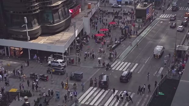 Nyu-Yorkun mərkəzi meydanına silahlı insident &ndash; ANBAAN VİDEO