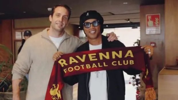Ronaldinyo böyük futbola QAYIDIR