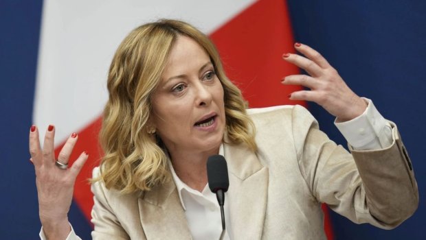 Melonidən Trampa CAVAB: &ldquo;Öz reytinqini izlə!&rdquo;