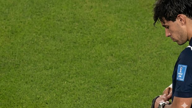 Futbolçu hakimin saatını oğurlayıb qoluna taxdı - DÇ-də qəribə hadisə