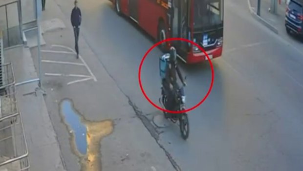 Bakıda moped oğurluğunun ANBAAN VİDEOSU