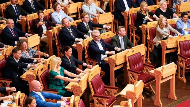 Norveç deputatlarından milliyə dəstək: "Vikinq avarçəkməsi" ritulını icra etdilər - VİDEO