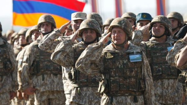 Erməni komandirin SƏHLƏNKARLIĞI: Təlim zamanı əsgər yaralandı, bir ayağını itirdi