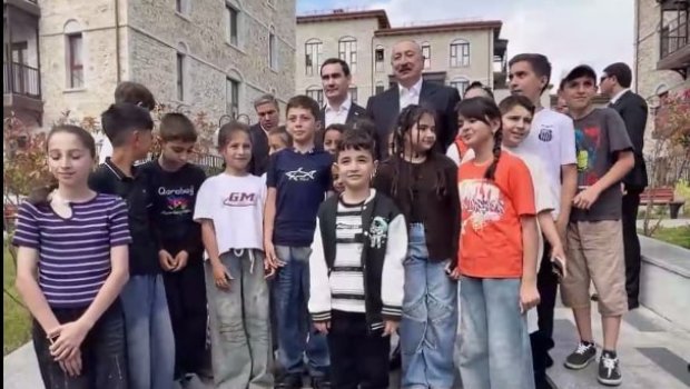 İlham Əliyevin Şuşada uşaqlarla səmimi görüşü &ndash; VİDEO