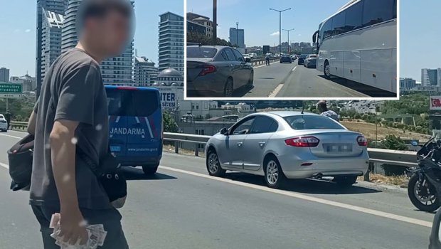 Kuryer motosikletdən yıxıldı, yola səpələnmiş pulları sürücülər yığdı &ndash; VİDEO