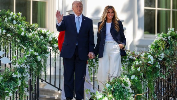 Tramp Ağ Evdəki ən dəbdəbəli yataq otağı üçün Melaniya ilə yarışırmış &ndash; ŞOK İDDİALAR