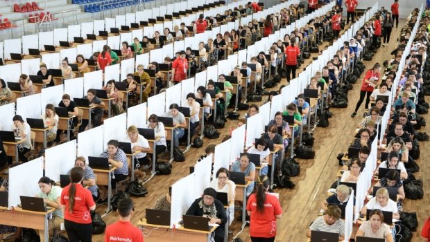 Sertifikatlaşdırma imtahanında iştirak edən müəllimlərin NƏZƏRİNƏ