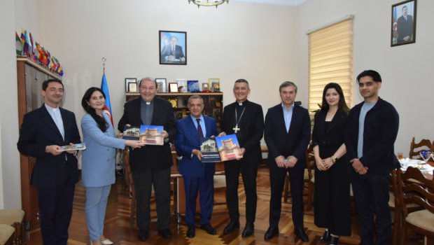 Vatikan nümayəndə heyəti Azərbaycan Milli Kitabxanasında &ndash; FOTO