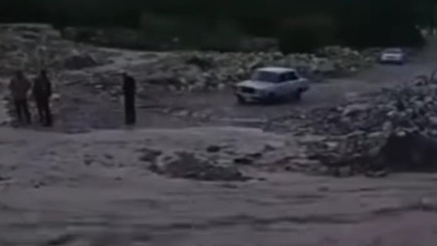 Şamaxıda Ağsu çayı daşdı: Bəzi yollar bağlandı - VİDEO