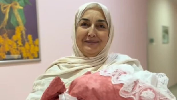 Azərbaycanda 63 yaşlı qadın ana oldu &ndash; VİDEO