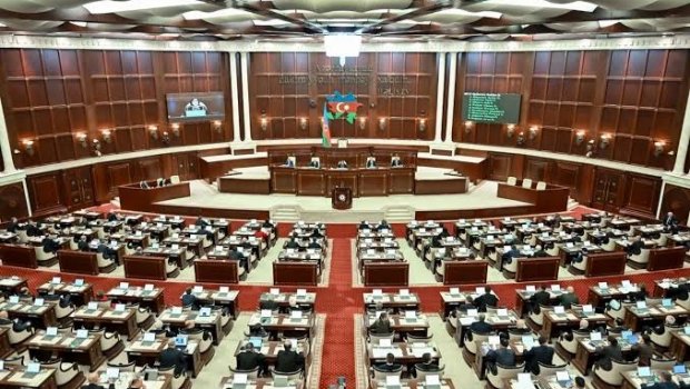 Milli Məclis məcburi köçkünlərlə bağlı qanunu qəbul etdi