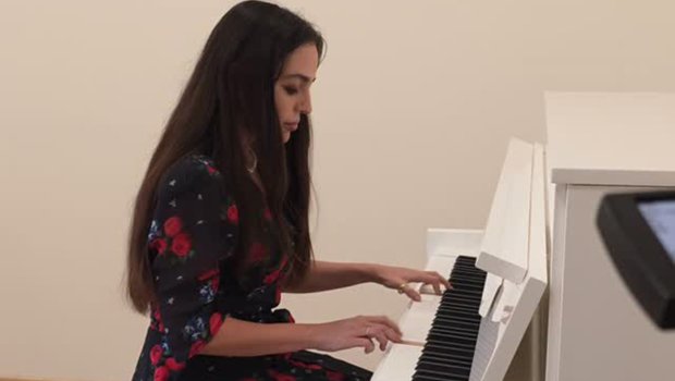 Leyla Əliyevadan pianoda &ldquo;Söz olmasaydı&rdquo; - Video