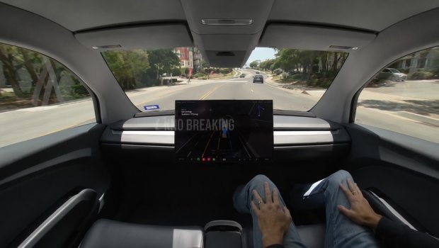 Nə sükan var, nə pedal: Tesla gələcəyin avtomobilini yola çıxardı &ndash; Video