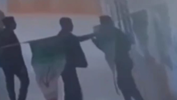 Müəllim şagirdlərinin gözü qarşısında şillələndi &ndash; ANBAAN VİDEO