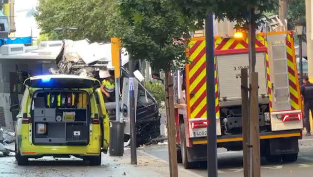 İspaniyada sərnişin avtobusu binaya çırpıldı: 43 yaralı var &ndash; VİDEO