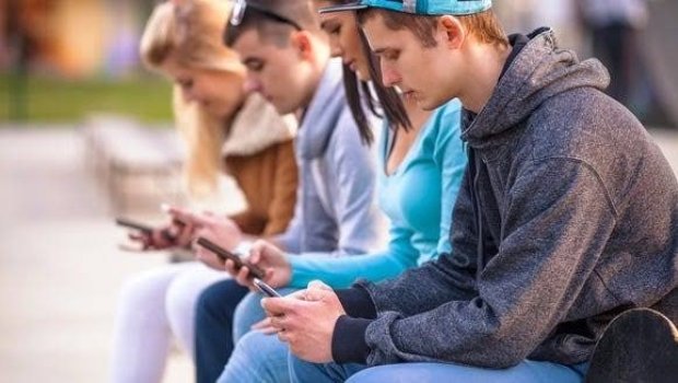 Gənclər niyə televiziya yerinə &ldquo;Youtube&rdquo;u SEÇDİLƏR?