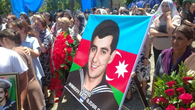 Şəhid Rauf Əhmədovun nəşi doğma kəndində torpağa tapşırıldı &ndash; FOTO/VİDEO