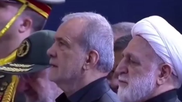 Pezeşkian Xamenei ilə vida mərasimində göz yaşlarını saxlaya bilmədi &ndash; VİDEO