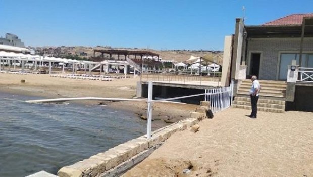 Şıx çimərliyində dənizə nə tökülür? &ndash; Video