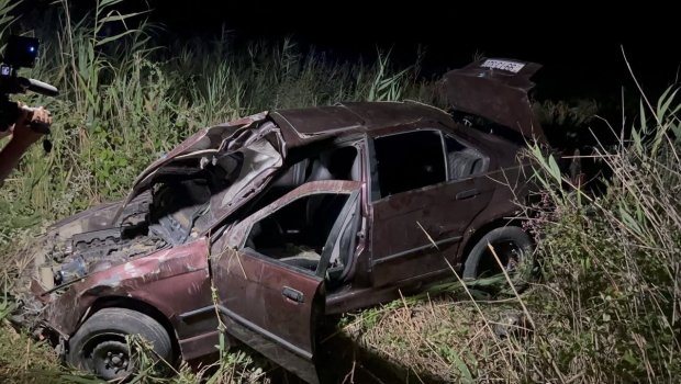 Kürdəmirdə BMW yoldan çıxaraq aşdı - FOTO