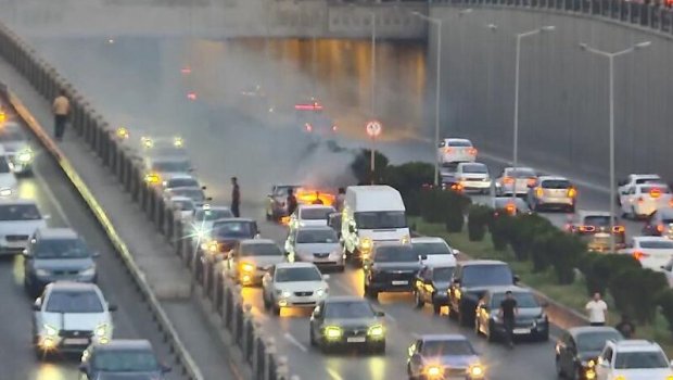&ldquo;Şamaxinka&rdquo; tunelinin çıxışında avtomobil YANDI - FOTO