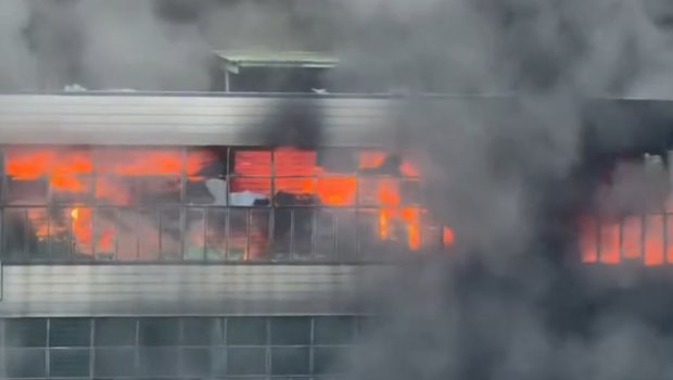 Çində ayaqqabı fabrikində dəhşətli yanğın: 28 nəfər həlak oldu - VİDEO