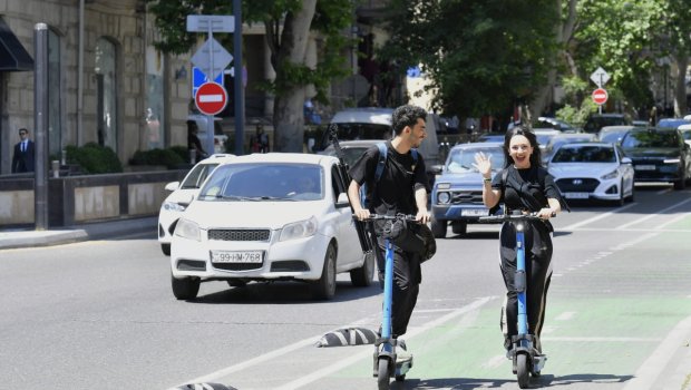 Bakıda velosiped və skuter sürənlərin NƏZƏRİNƏ &ndash; FOTO