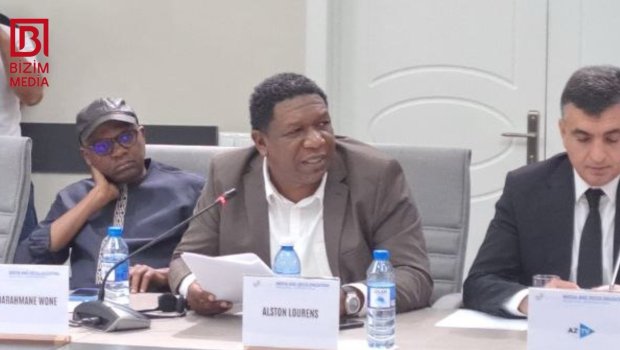 Alston Lourens: "Bəzi ölkələr "müstəmləkəçilik" sözünü belə qadağan edirlər" &ndash; FOTO