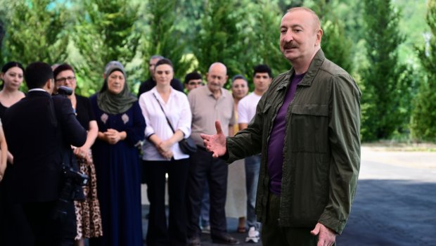 Prezident Quzeyxırman kəndində sakinlərlə GÖRÜŞDÜ - FOTOLAR