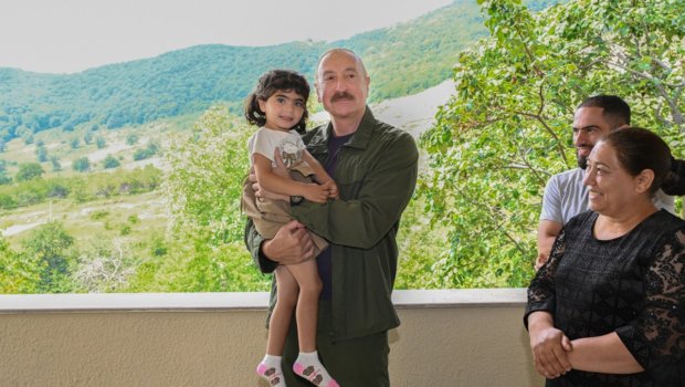 &ldquo;O biri qız hanı? Onunla ayrı çəkdirərik&rdquo; &ndash; VİDEO