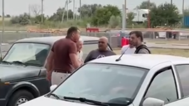 Yanacaq qıtlığı: Rusiyada YDM-lərdə növbə və davalar adi hala çevrilib - VİDEO